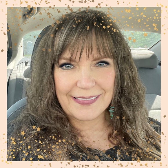 Meet your Posher, Karen - Picture 2 of 10